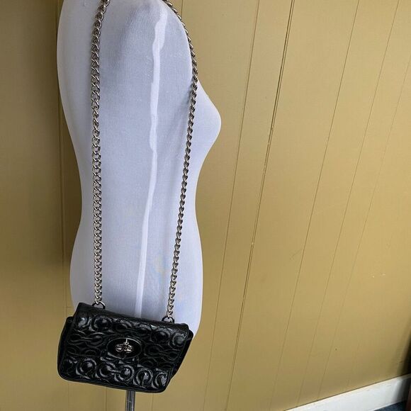 Coach mini shoulder/crossbody bag w/twist latch closure w/satin inner lining - Picture 3 of 12